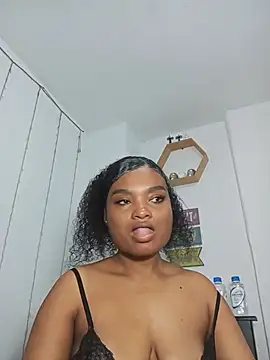 Snapshot of gianna_smith chatting on July 10, 2026, 10:40 am gianna smith online show from July 10, 2026, 10:40 am