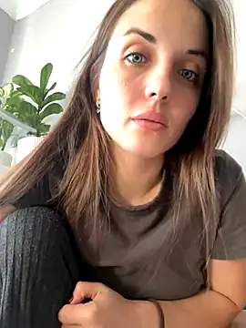 AmiLavs online show from December 5, 2025, 11:08 am