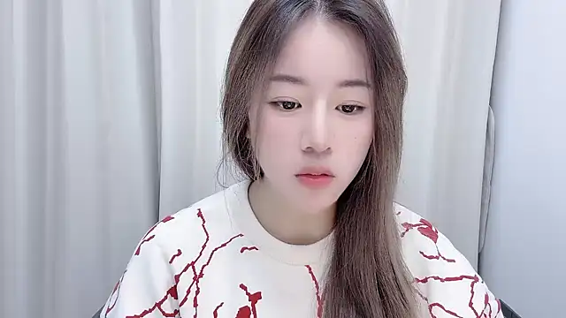 chloe-01 online show from December 16, 2024, 12:16 pm