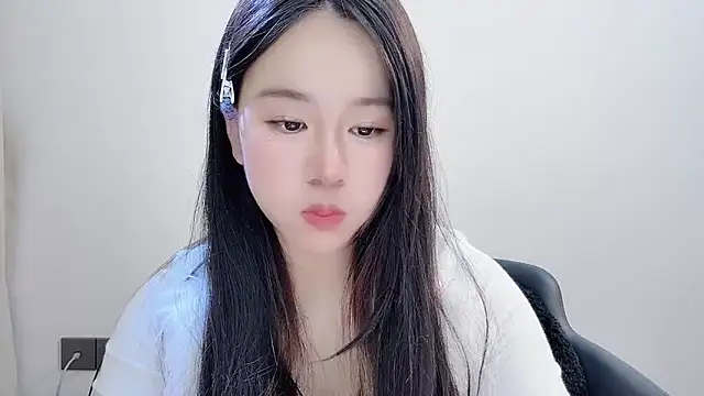 chloe-01 online show from December 3, 2025, 3:32 pm