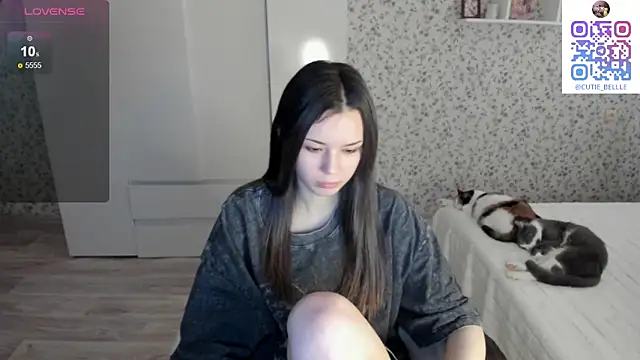 Snapshot of young_belle_ chatting on October 7, 2025, 11:07 am young belle online show from October 7, 2025, 11:07 am