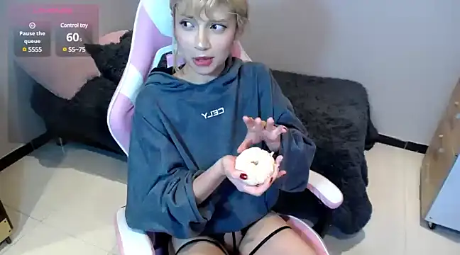 HiScarlett online show from January 26, 2025, 1:47 pm