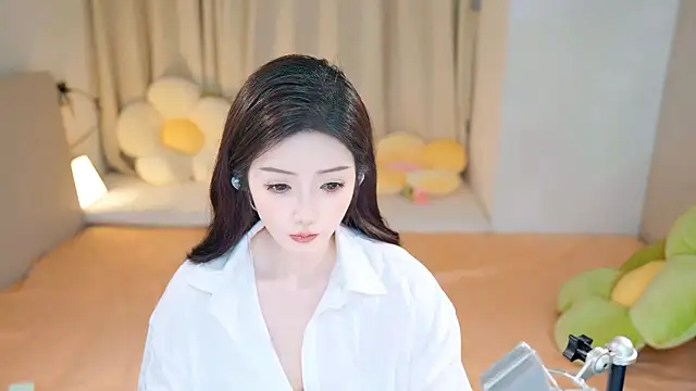 Snapshot of Eimile chatting on December 1, 2024, 4:29 pm Eimile online show from December 1, 2024, 4:29 pm