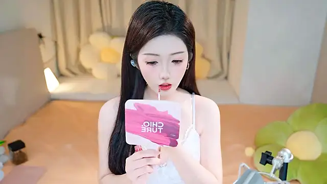 Snapshot of Eimile chatting on December 25, 2024, 3:06 pm Eimile online show from December 25, 2024, 3:06 pm