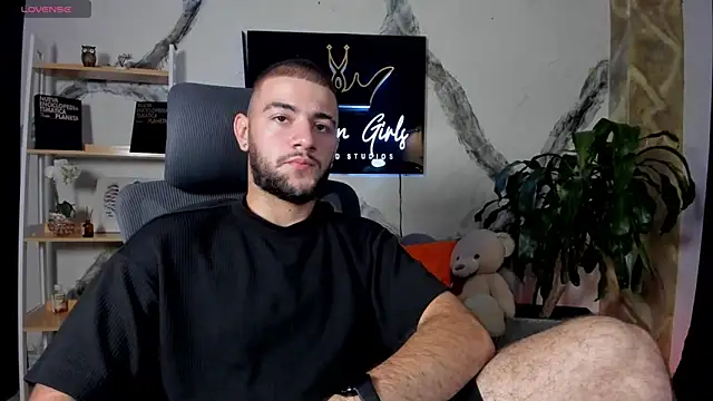 MaximusDick1  online show from December 21, 2025, 3:13 am