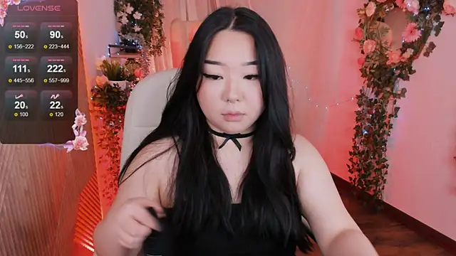 Snapshot of mei_honey_ chatting on December 18, 2024, 2:06 pm mei honey  online show from December 18, 2024, 2:06 pm