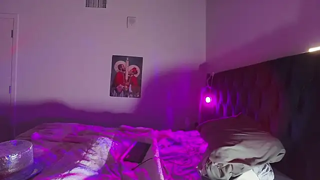 Snapshot of bearcloudcomputa chatting on January 1, 2025, 10:00 am bearcloudcomputa online show from January 1, 2025, 10:00 am