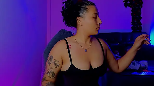 Snapshot of Pauilina chatting on February 4, 2026, 12:00 pm Pauilina online show from February 4, 2026, 12:00 pm