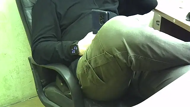 nikdov3 online show from December 3, 2025, 9:18 am