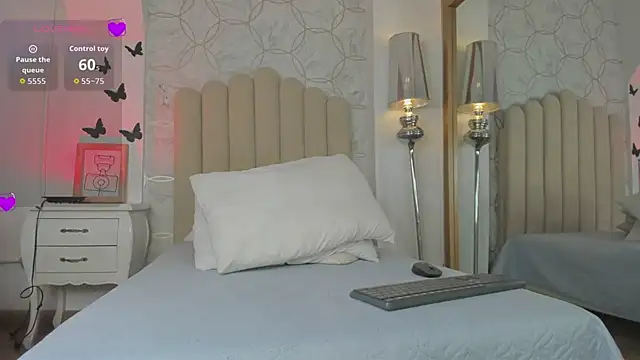 Foxy200   online show from March 26, 2026, 8:14 pm