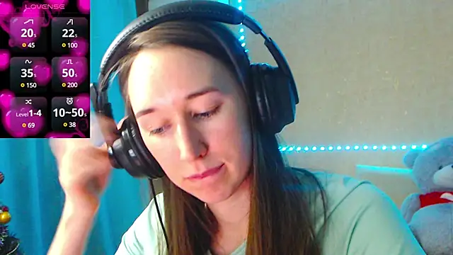 Snapshot of --Model--2 chatting on January 18, 2025, 12:35 am --Model--2 online show from January 18, 2025, 12:35 am