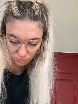 carlaaa online show from September 14, 2025, 8:13 am