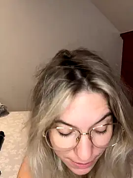 carlaaa online show from September 29, 2025, 7:51 pm