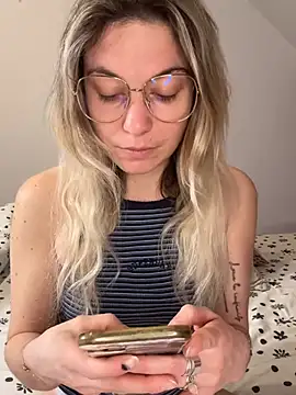 carlaaa online show from March 11, 2026, 9:54 pm