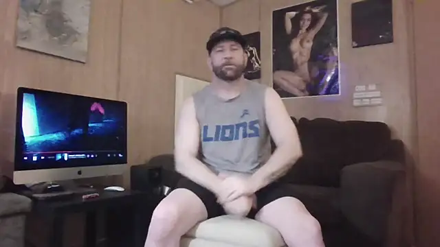 Snapshot of Edward_LongCock chatting on April 6, 2026, 9:05 pm Edward LongCock online show from April 6, 2026, 9:05 pm