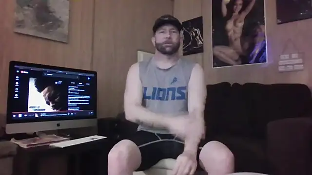 Snapshot of Edward_LongCock chatting on April 7, 2026, 11:04 pm Edward LongCock online show from April 7, 2026, 11:04 pm