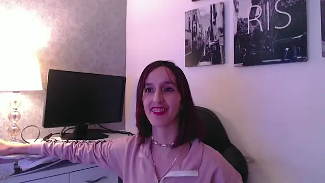 Snapshot of Ambar_Roux_ chatting on January 12, 2025, 1:58 pm Ambar Roux  online show from January 12, 2025, 1:58 pm