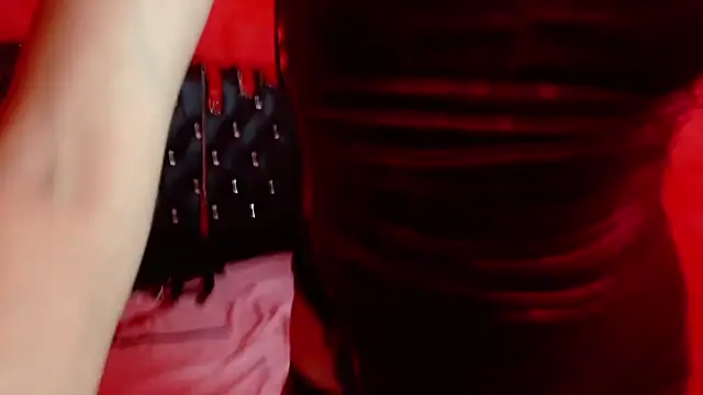 Snapshot of Ambar_Roux_ chatting on February 5, 2025, 4:58 pm Ambar Roux  online show from February 5, 2025, 4:58 pm