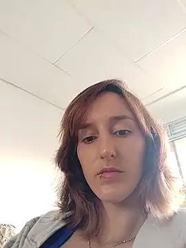 Ambar Roux  online show from November 3, 2025, 3:35 pm