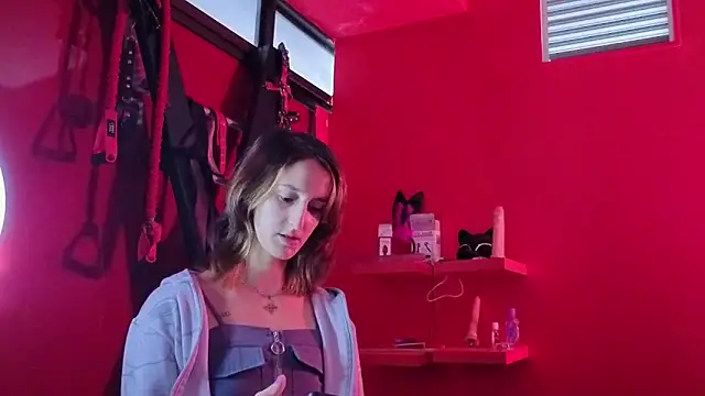 Ambar Roux  online show from January 12, 2026, 1:16 pm