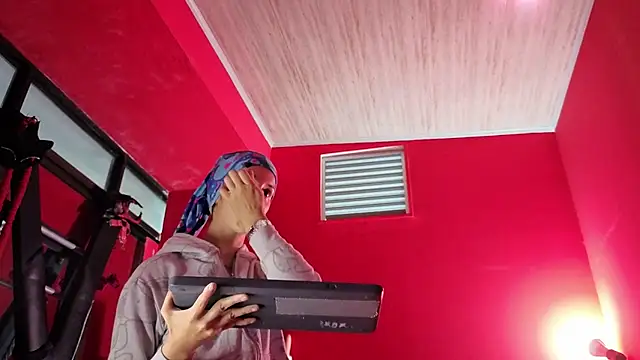 Ambar Roux  online show from February 2, 2026, 7:56 pm