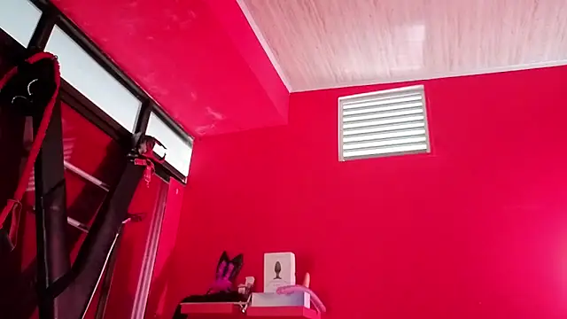 Ambar Roux  online show from February 7, 2026, 2:54 pm