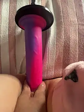 luisa1 online show from November 11, 2025, 7:58 pm