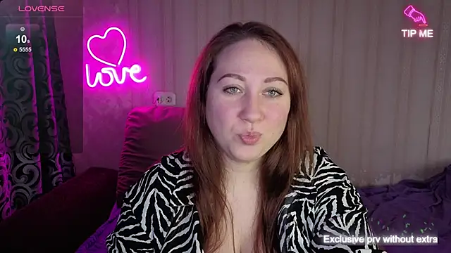 KellyCrystall online show from November 7, 2025, 4:23 am