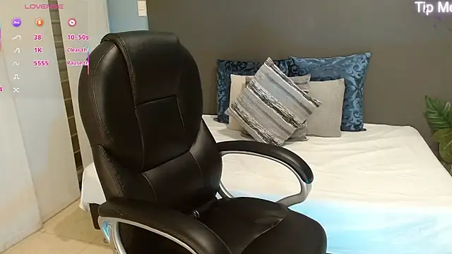 violeta leon online show from September 11, 2025, 2:44 am