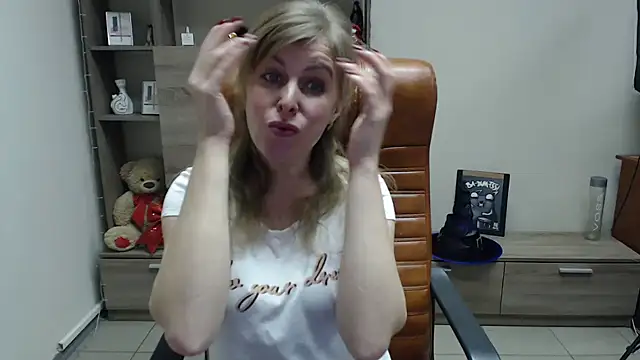 Hot Milady online show from February 2, 2026, 8:13 am