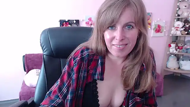 Hot Milady online show from May 18, 2026, 7:58 am