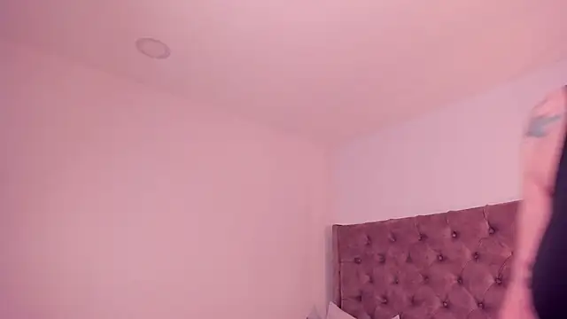 gabby london online show from June 30, 2026, 11:22 am