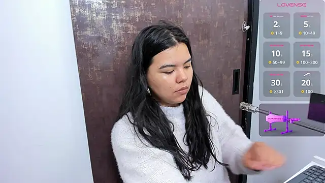 klhoe boobs online show from October 27, 2025, 3:54 am