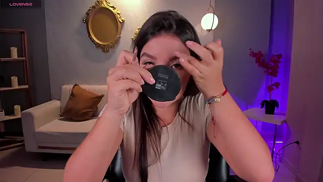 ValeriaRoldanX online show from February 5, 2026, 11:48 am