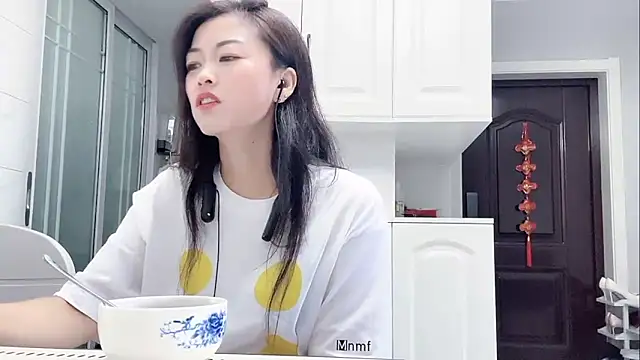 Snapshot of QianF-666 chatting on September 10, 2025, 12:32 am QianF-666 online show from September 10, 2025, 12:32 am