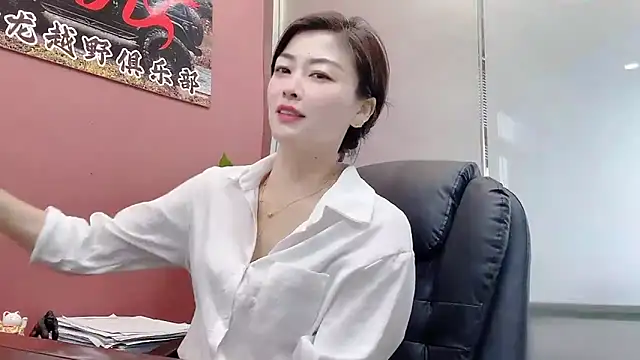 Snapshot of QianF-666 chatting on October 18, 2025, 3:20 am QianF-666 online show from October 18, 2025, 3:20 am