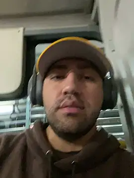 JuanZapata33 online show from February 19, 2025, 11:25 pm