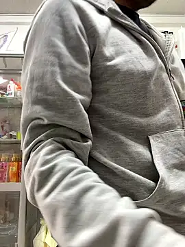 JuanZapata33 online show from January 14, 2026, 7:19 pm