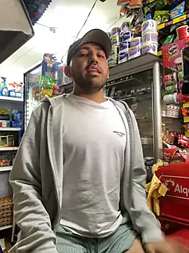 JuanZapata33 online show from February 27, 2026, 9:37 pm