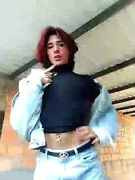 Snapshot of CamiloDoumit chatting on February 9, 2025, 10:00 pm CamiloDoumit online show from February 9, 2025, 10:00 pm