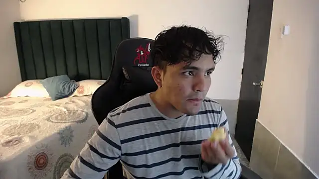 man dur07 online show from November 21, 2025, 9:35 pm