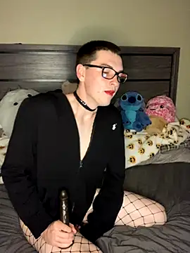 Snapshot of YourFavTwinkie chatting on November 5, 2025, 7:41 am YourFavTwinkie online show from November 5, 2025, 7:41 am