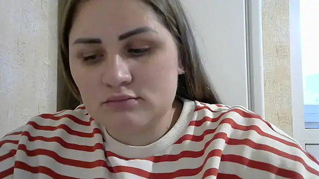 Snapshot of Honeydew-Waves chatting on December 5, 2024, 12:22 pm Honeydew-Waves online show from December 5, 2024, 12:22 pm