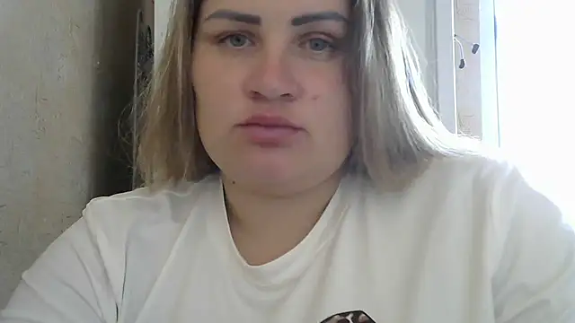 Snapshot of Honeydew-Waves chatting on September 15, 2025, 6:02 am Honeydew-Waves online show from September 15, 2025, 6:02 am