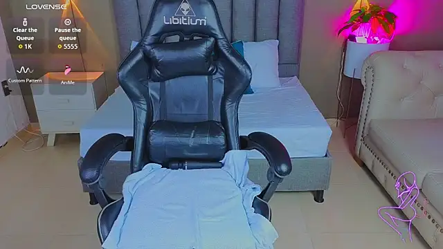 angelica dymond online show from April 1, 2026, 6:49 pm