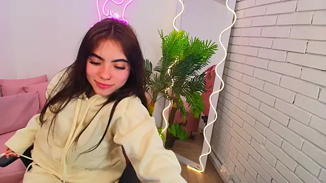 Roxanne tay online show from December 12, 2024, 7:37 pm