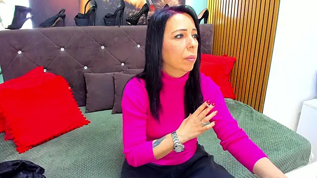 Snapshot of LauraSin chatting on April 2, 2026, 5:54 pm LauraSin online show from April 2, 2026, 5:54 pm