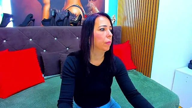 LauraSin online show from May 13, 2026, 3:26 am