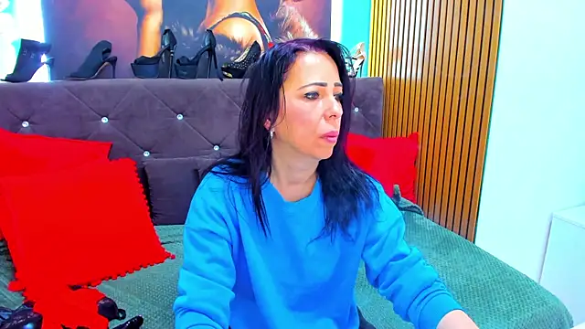 LauraSin online show from May 16, 2026, 3:36 am