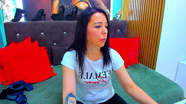 LauraSin online show from May 25, 2026, 3:01 am